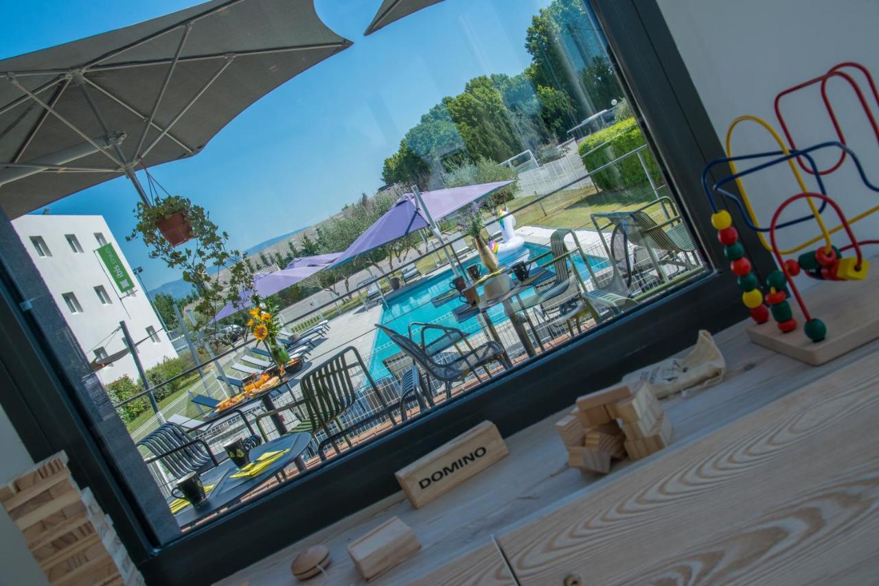 Ibis Styles Pertuis Portes Du Luberon Экстерьер фото