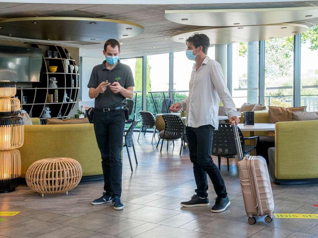 Ibis Styles Pertuis Portes Du Luberon Экстерьер фото