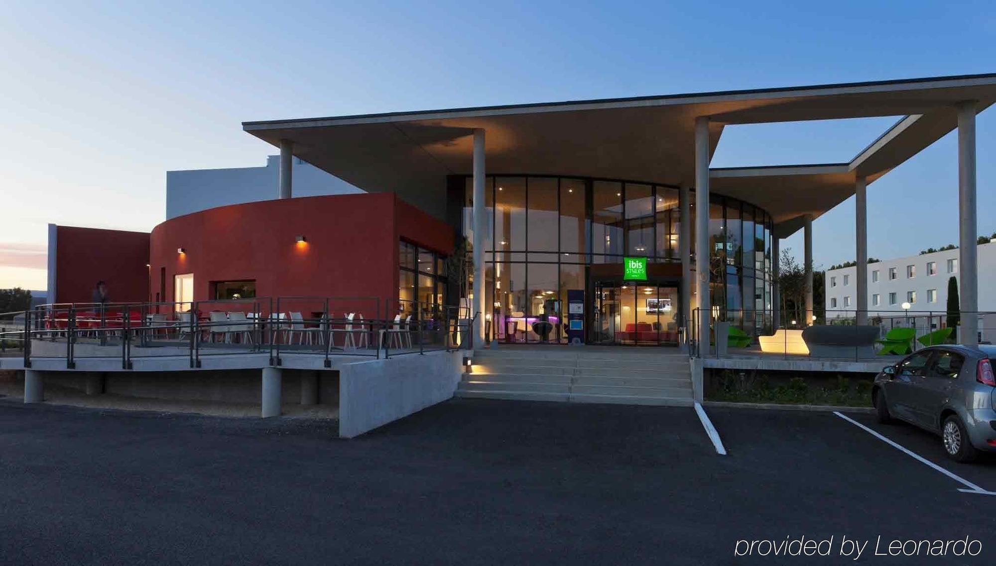 Ibis Styles Pertuis Portes Du Luberon Экстерьер фото