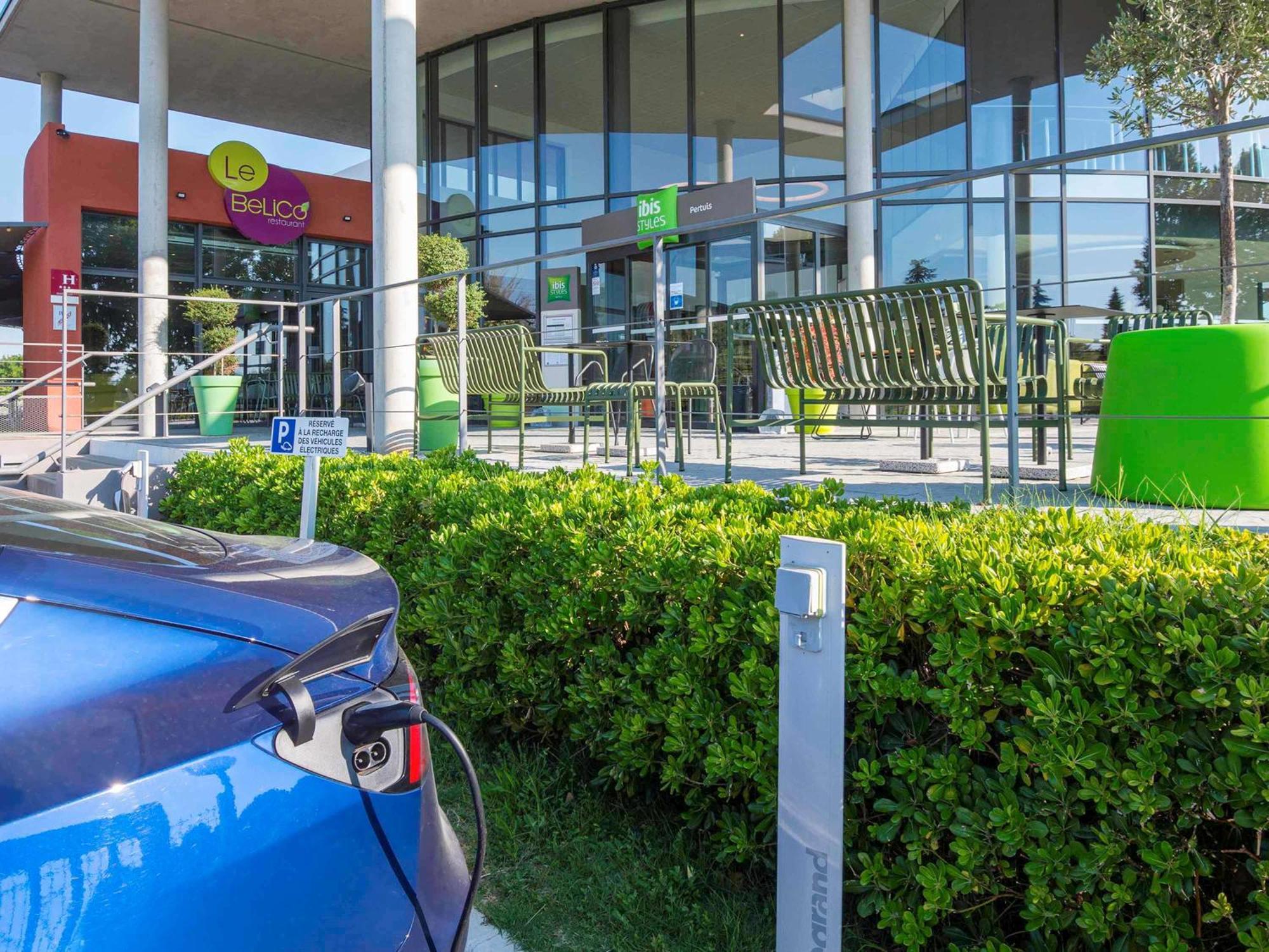 Ibis Styles Pertuis Portes Du Luberon Экстерьер фото