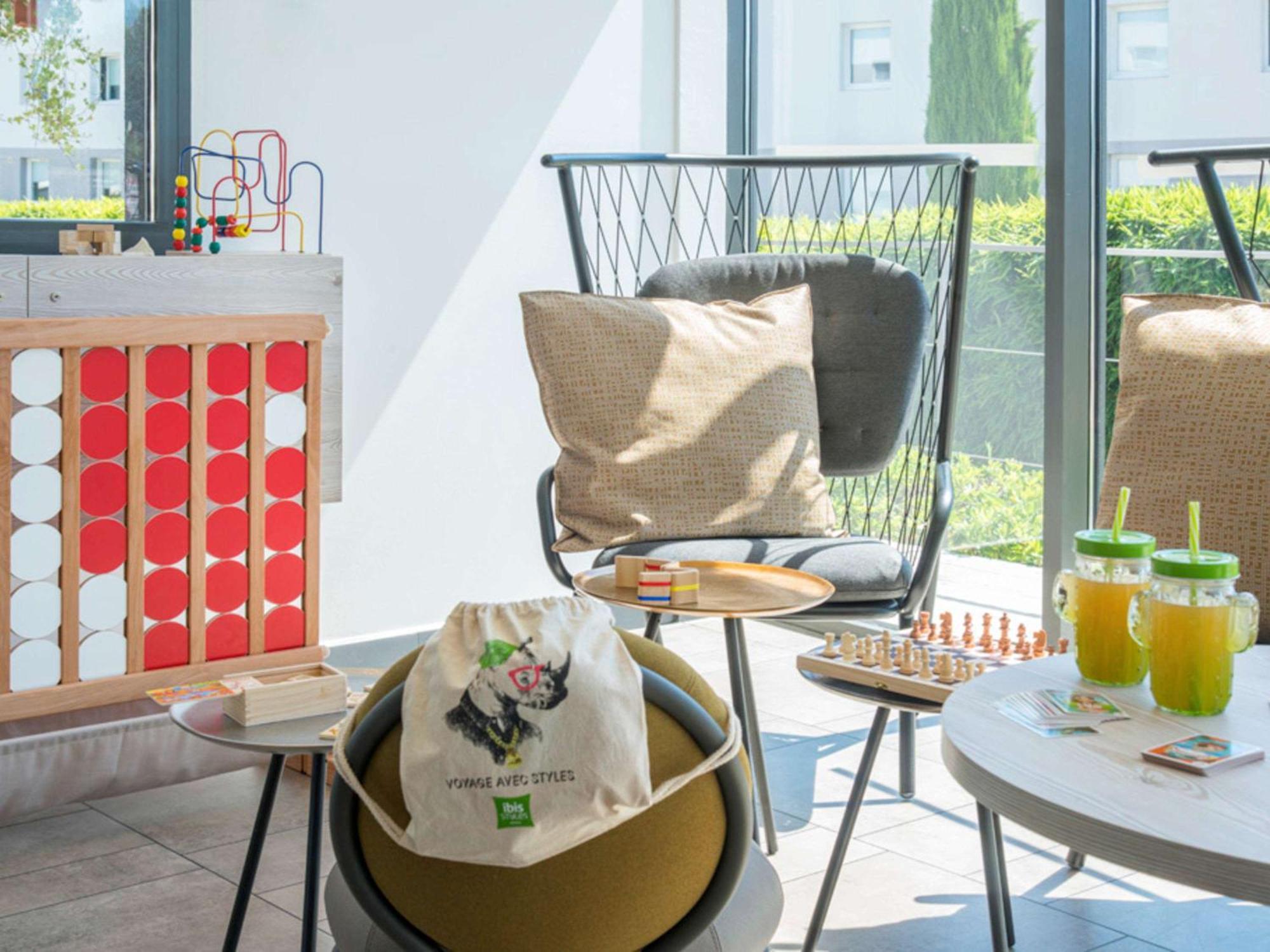 Ibis Styles Pertuis Portes Du Luberon Экстерьер фото