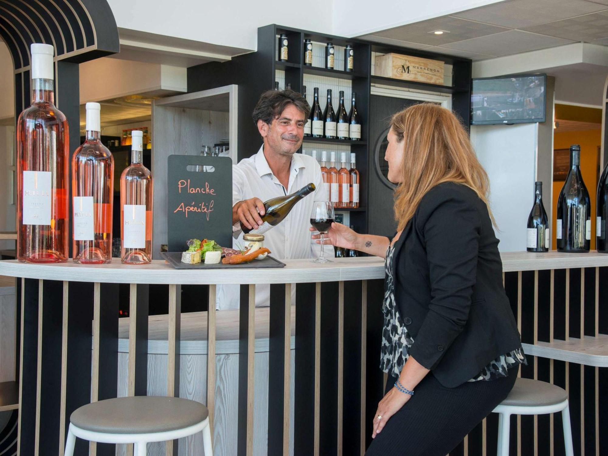 Ibis Styles Pertuis Portes Du Luberon Экстерьер фото